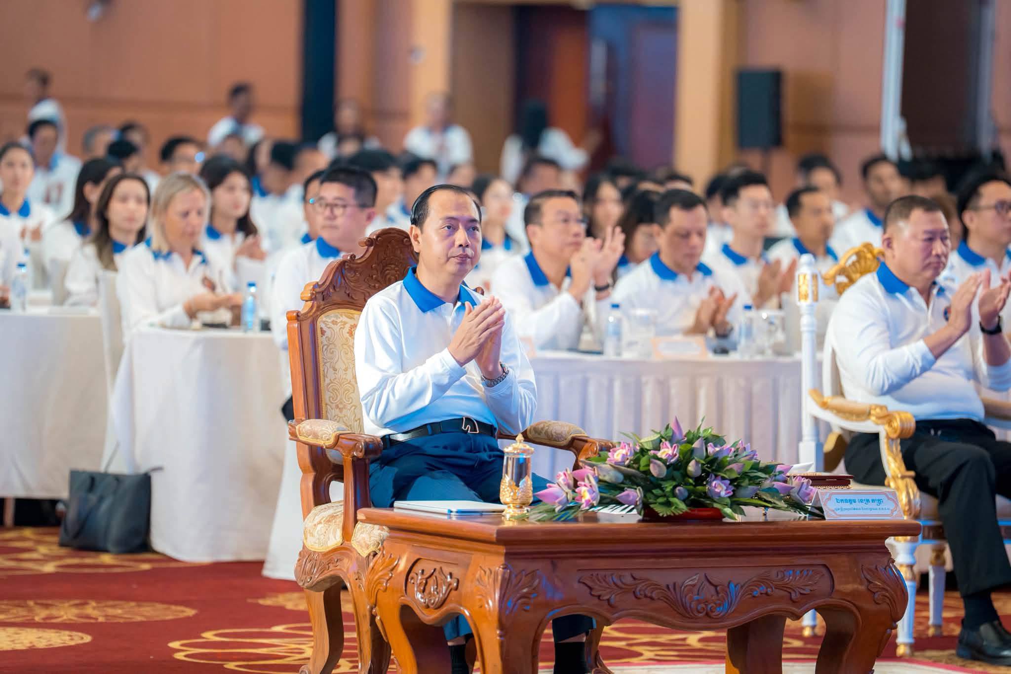 មន្ត្រីជាន់ខ្ពស់សុខាភិបាល និងអ្នកជំនាញ ដាស់តឿនពីគ្រោះថ្នាក់នៃការសេពគ្រឿងស្រវឹង និងភេសជ្ជៈផ្អែម